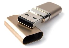chiavetta USB isolata su sfondo bianco foto