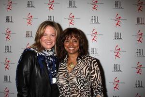 los angeles, 16 marzo - maria bell, debbi morgan arriva alla festa del 39° anniversario, giovane e irrequieta, ospitata dalla famiglia campana al palihouse il 16 marzo 2012 a West hollywood, ca foto