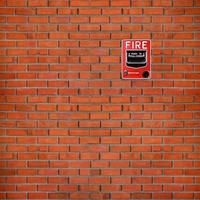 interruttore di allarme antincendio su sfondo di struttura del muro di mattoni foto
