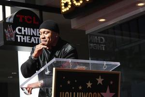 los angeles, 21 gennaio - ll cool j alla cerimonia della passeggiata della fama di ll cool j hollywood all'hollywood and highland il 21 gennaio 2016 a los angeles, ca foto