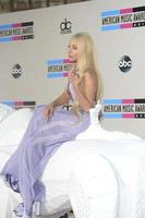 los angeles, nov 24 - lady gaga al 2013 american music awards arrivi al nokia theater il 24 novembre 2013 a los angeles, ca foto