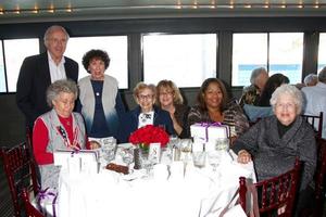 los angeles, 21 aprile - alla celebrazione del 70° anniversario di Wolveck al sogno su yacht al porto turistico del villaggio di pescatori il 21 aprile 2013 a marina del rey, ca foto