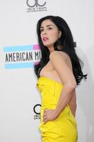 los angeles, nov 24 - sarah silverman al 2013 american music awards arrivi al nokia theater il 24 novembre 2013 a los angeles, ca foto