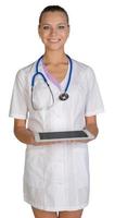 medico donna in possesso di un tablet. isolato su sfondo bianco
