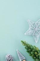 vista dall'alto dello sfondo delle vacanze di Natale. composizione della decorazione dell'ornamento festivo flatlay. foto