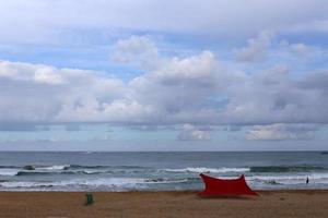 il cielo sopra il Mar Mediterraneo nel nord di Israele. foto