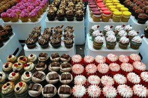i dolci orientali sono venduti in un bazar in Israele. foto