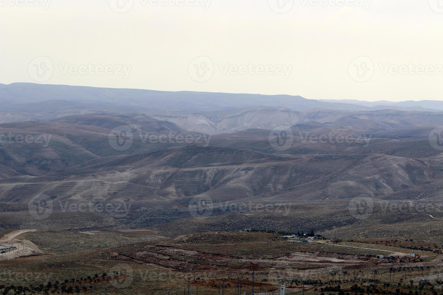 o deserto da Judéia no Oriente Médio em Israel. desde os tempos antigos, este lugar serviu de refúgio para eremitas e rebeldes. foto