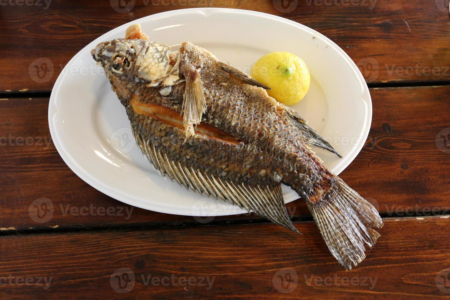 há um lanche na mesa do restaurante, bom apetite a todos foto