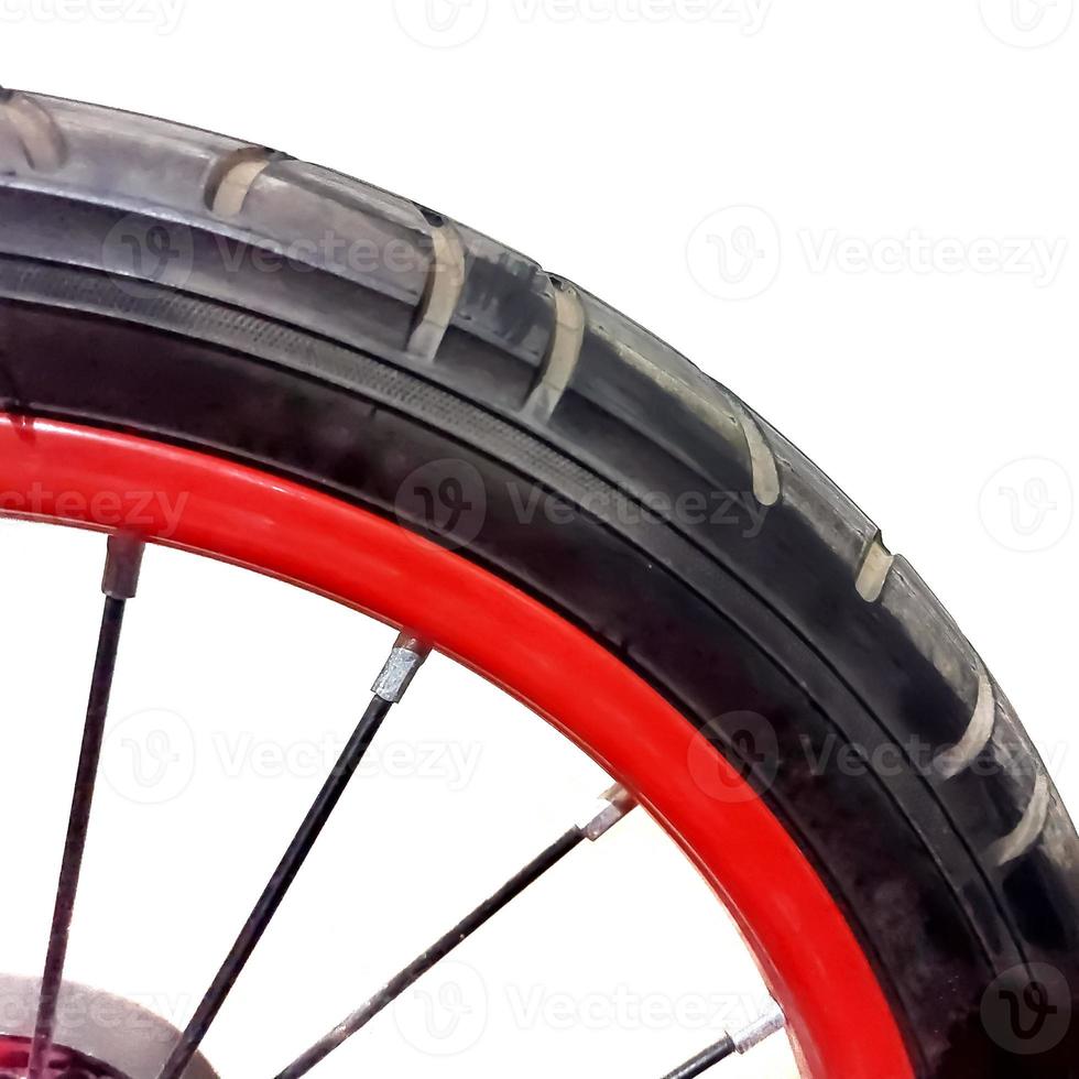 roda de bicicleta isolada no fundo branco foto