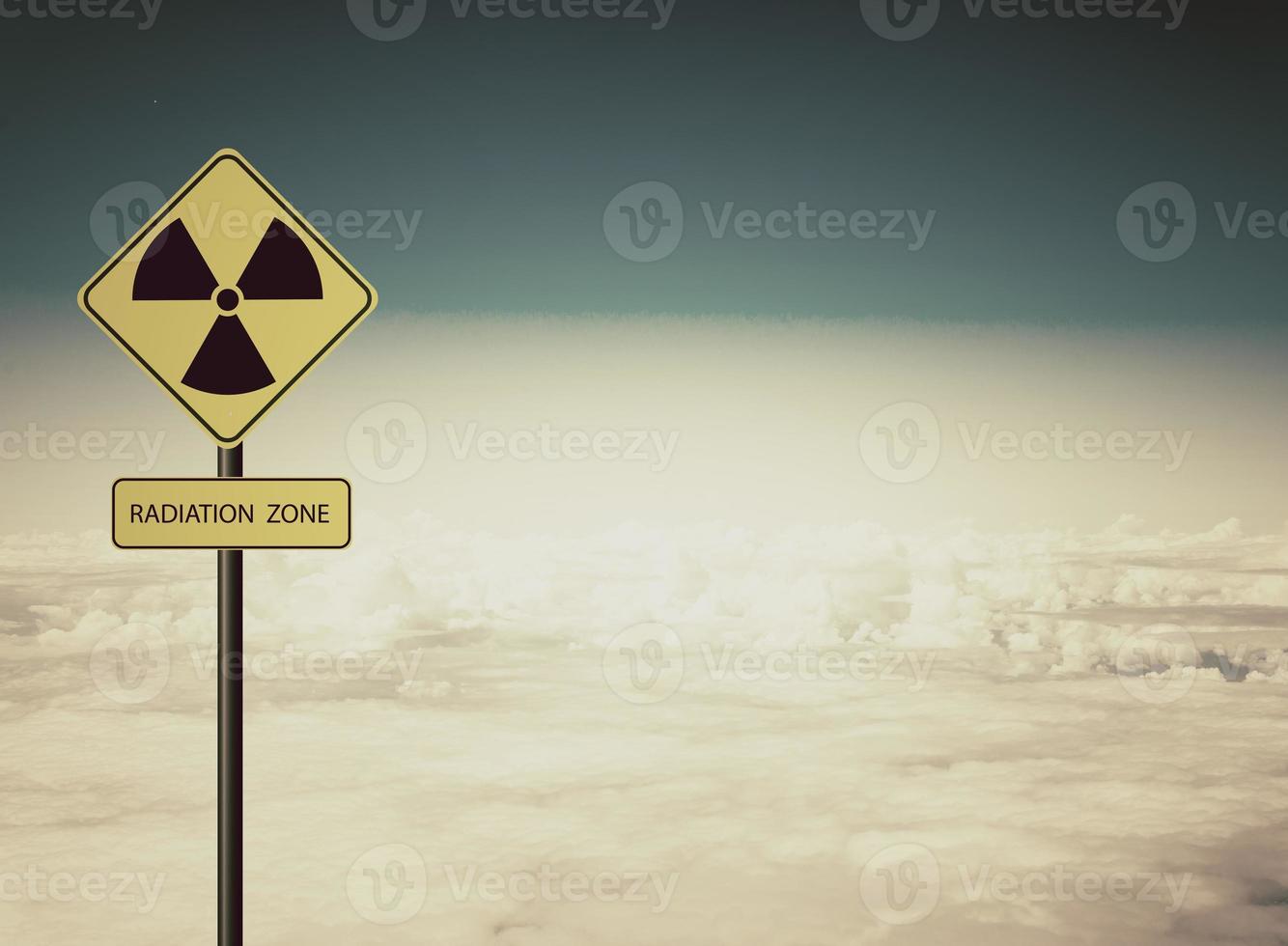 símbolo de aviso de radiação foto