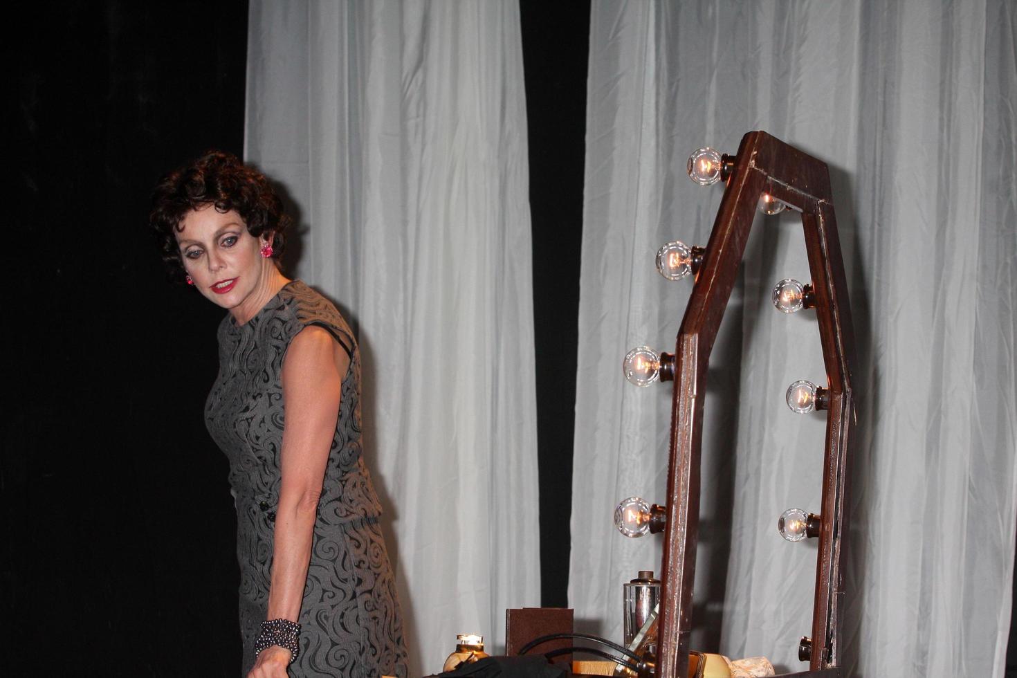 los angeles, 11 de agosto - judith chapman como vivien leigh no ensaio vivien dress no rogue machine theater em 11 de agosto de 2011 em los angeles, ca foto