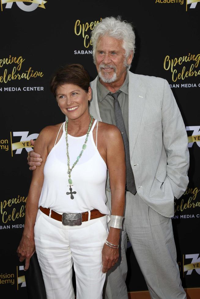 los angeles, 2 de junho - barry bostwick na gala do 70º aniversário da television academy no saban theatre em 2 de junho de 2016 em north hollywood, ca foto