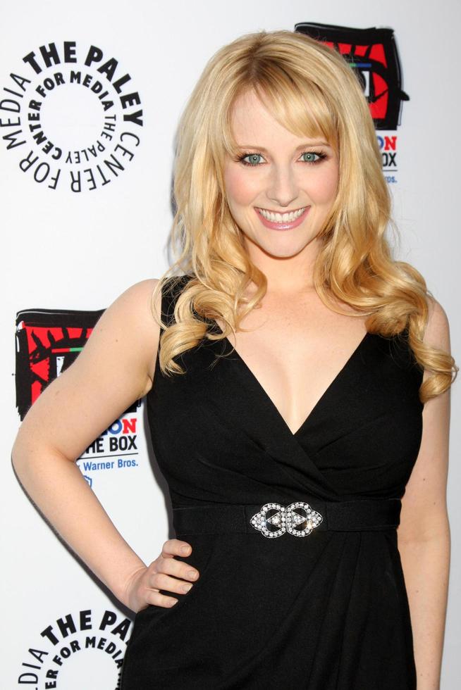 los angeles, 12 de abril - melissa rauch chega à televisão Warner Brothers - lançamento fora da caixa no paley center for media em 12 de abril de 2012 em beverly hills, ca foto