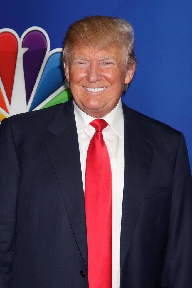 los angeles, 16 de dezembro - donald trump no nbcuniversal tca press tour no hotel huntington langham em 16 de dezembro de 2015 em pasadena, ca foto