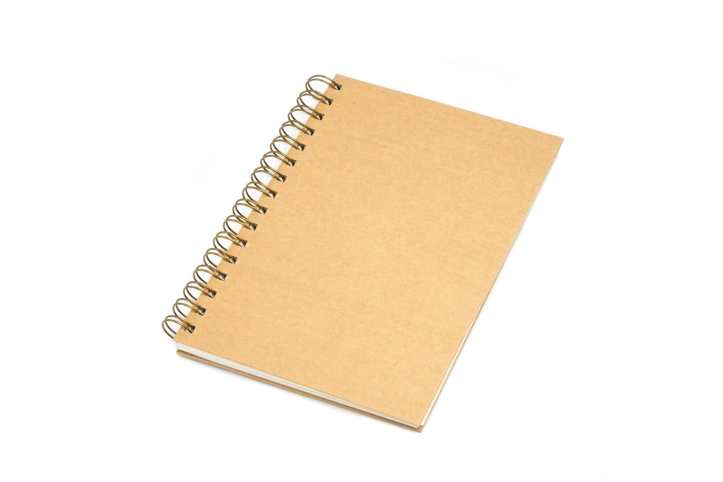 capa de caderno de papel reciclado em fundo branco foto