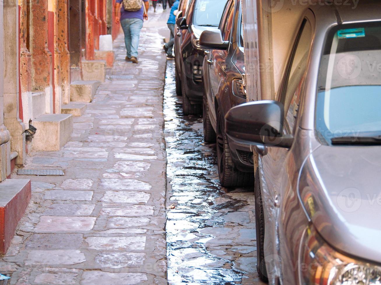 calçada de paralelepípedos em san miguell de allende foto