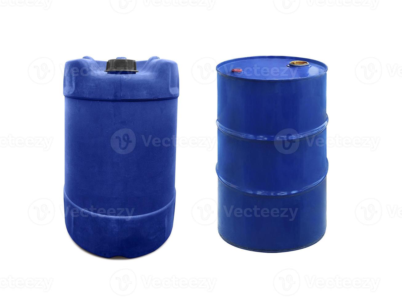 galão de plástico azul velho, barril de óleo azul isolado no fundo branco foto