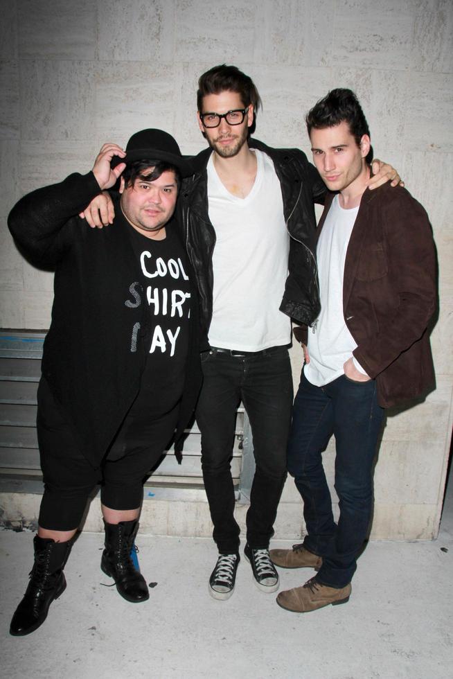 los angeles, 12 de março - harvey guillen, casey jon deidrick, john garet stoker na festa de capa da kode magazine primavera 2015 no standard em 12 de março de 2015 em west hollywood, ca foto