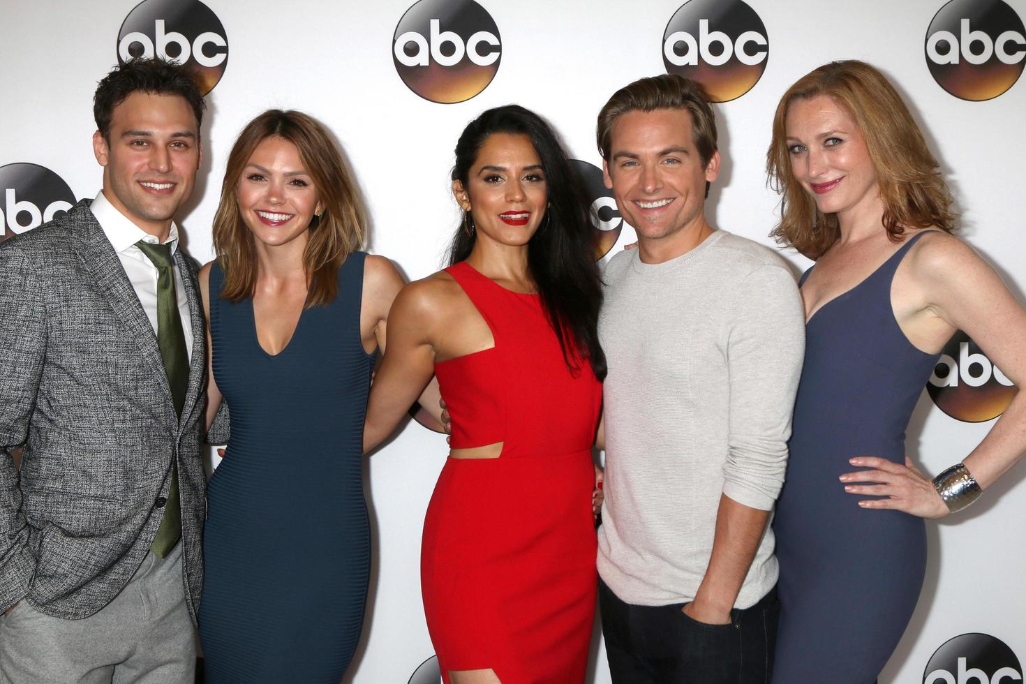 los angeles, 4 de agosto - ryan guzman, aimee teegarden, sepideh moafi, kevin zegers, kate jennings grant na festa abc tca summer 2016 no beverly hilton hotel em 4 de agosto de 2016 em beverly hills, ca foto