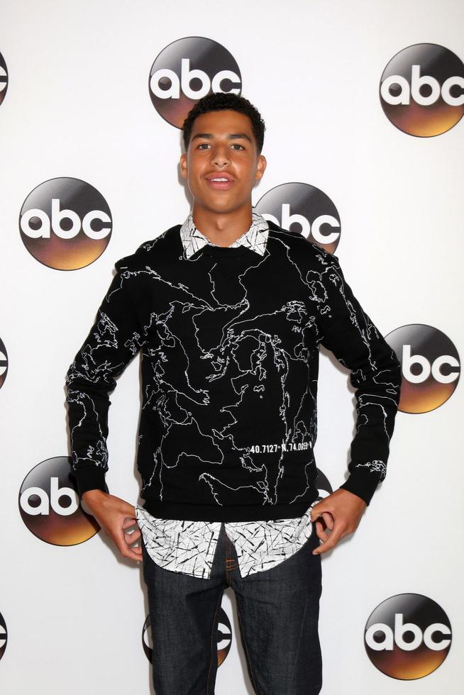 los angeles, 4 de agosto - marcus scribner na festa abc tca summer 2016 no beverly hilton hotel em 4 de agosto de 2016 em beverly hills, ca foto