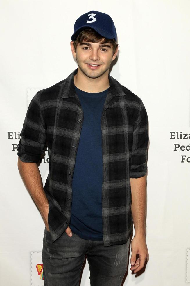 los angeles, 23 de outubro - jack griffo na fundação elizabeth glaser pediátrica aids evento um tempo para heróis no smashbox studios em 23 de outubro de 2016 em culver city, ca foto