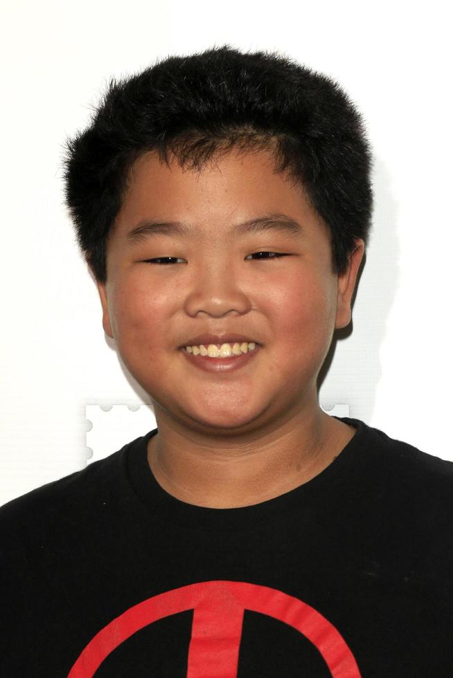 los angeles, 23 de outubro - hudson yang na fundação elizabeth glaser pediátrica aids evento um tempo para heróis no smashbox studios em 23 de outubro de 2016 em culver city, ca foto