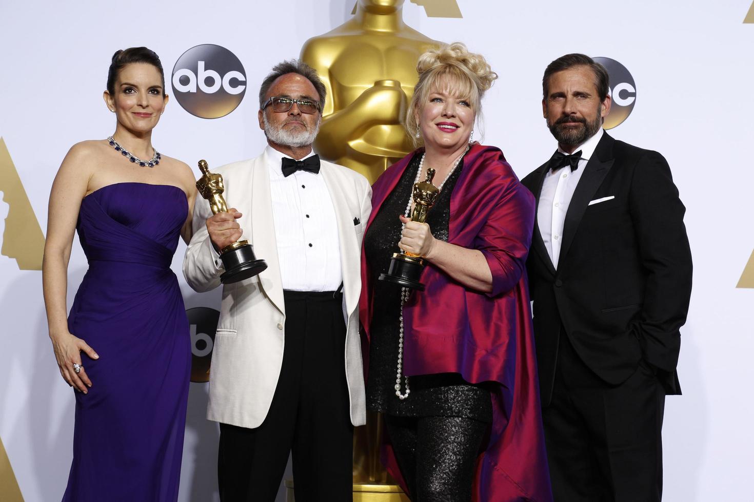 los angeles, 28 de fevereiro - tina fey, colin gibosn, lisa thompson, steve carell na 88ª premiação anual da academia, sala de imprensa no dolby theater em 28 de fevereiro de 2016 em los angeles, ca foto