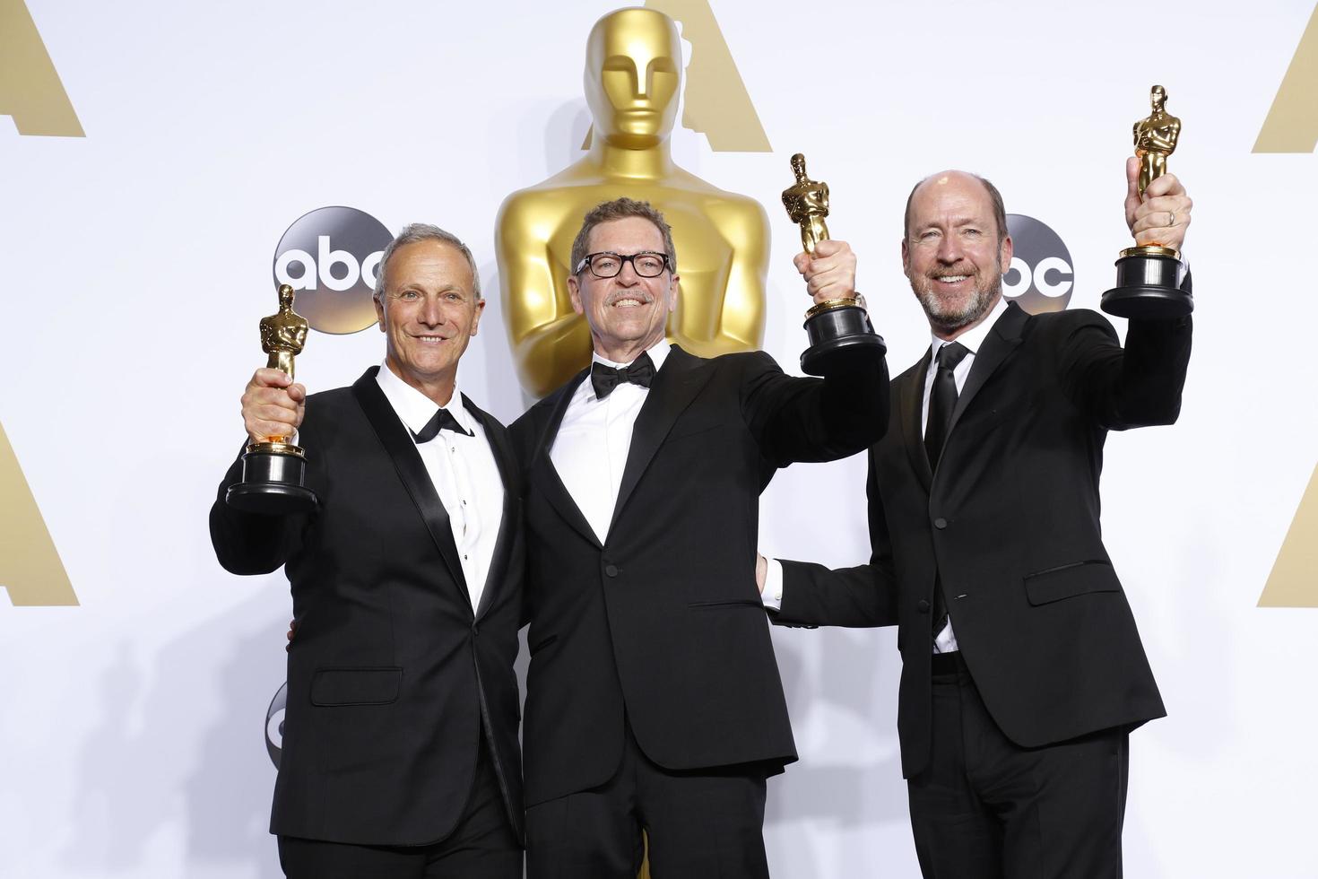 los angeles, 28 de fevereiro - ben osmo, greg rudloff, chris jenkins na 88ª premiação anual da academia, sala de imprensa no dolby theater em 28 de fevereiro de 2016 em los angeles, ca foto