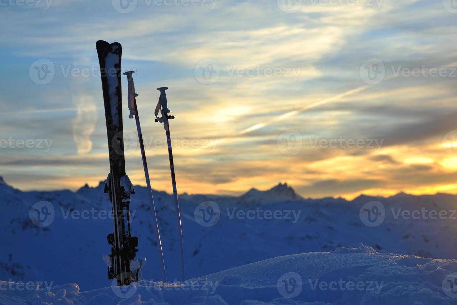 montanha neve esqui pôr do sol foto