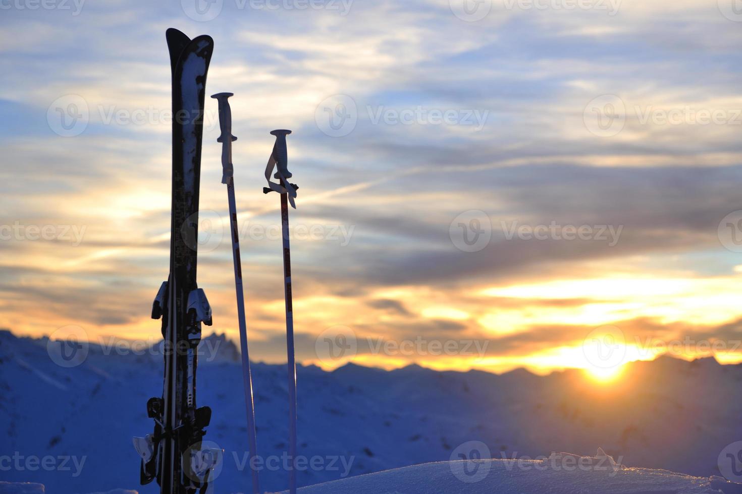 montanha neve esqui pôr do sol foto