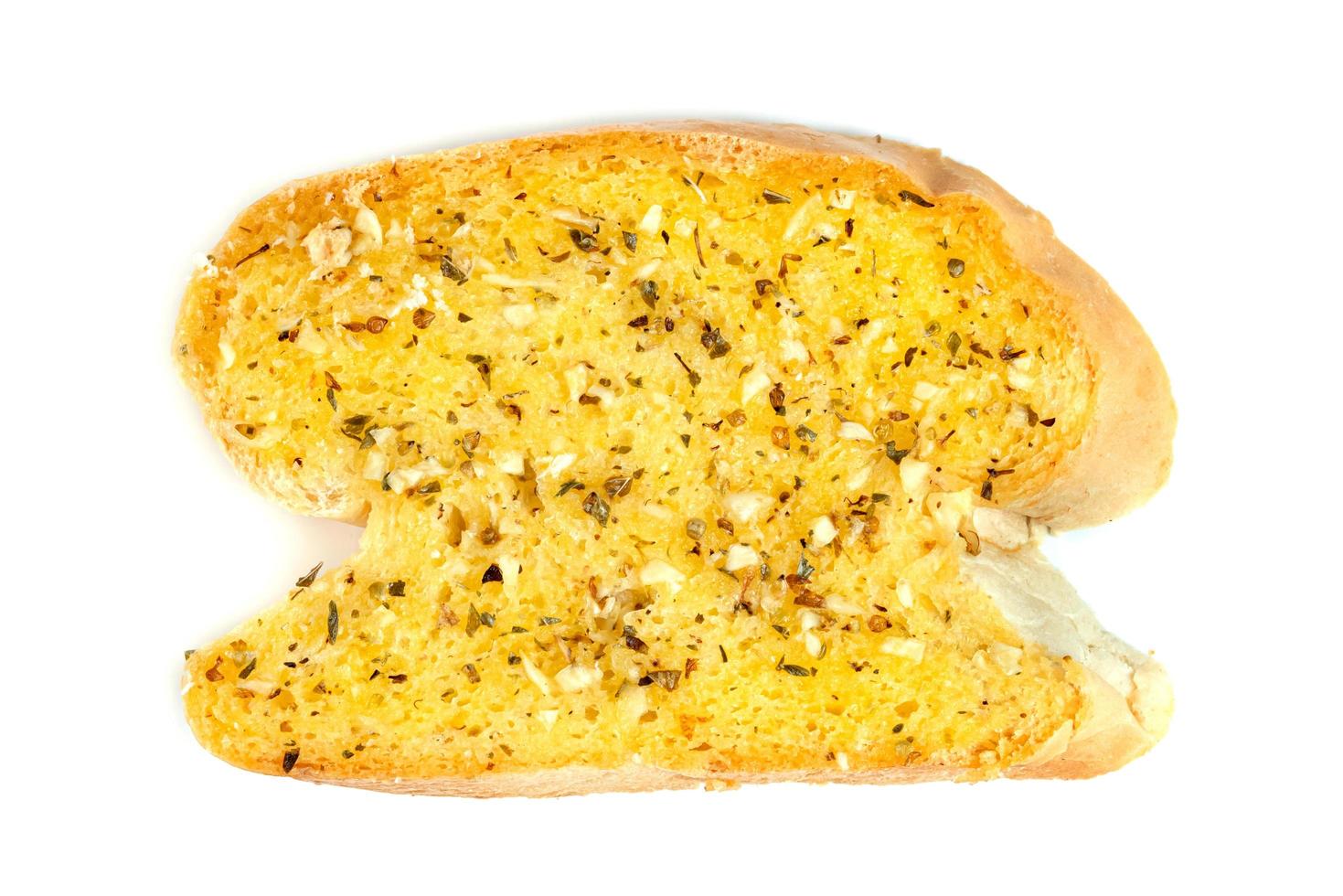pão de alho mordido com queijo isolado no fundo branco foto