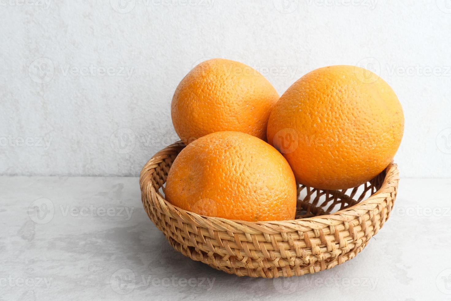 frutas frescas e maduras de laranjas sunkist. foto