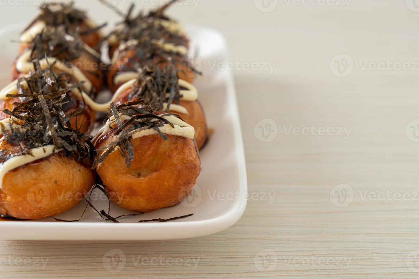 bolinhos de takoyaki ou bolinhas de polvo foto