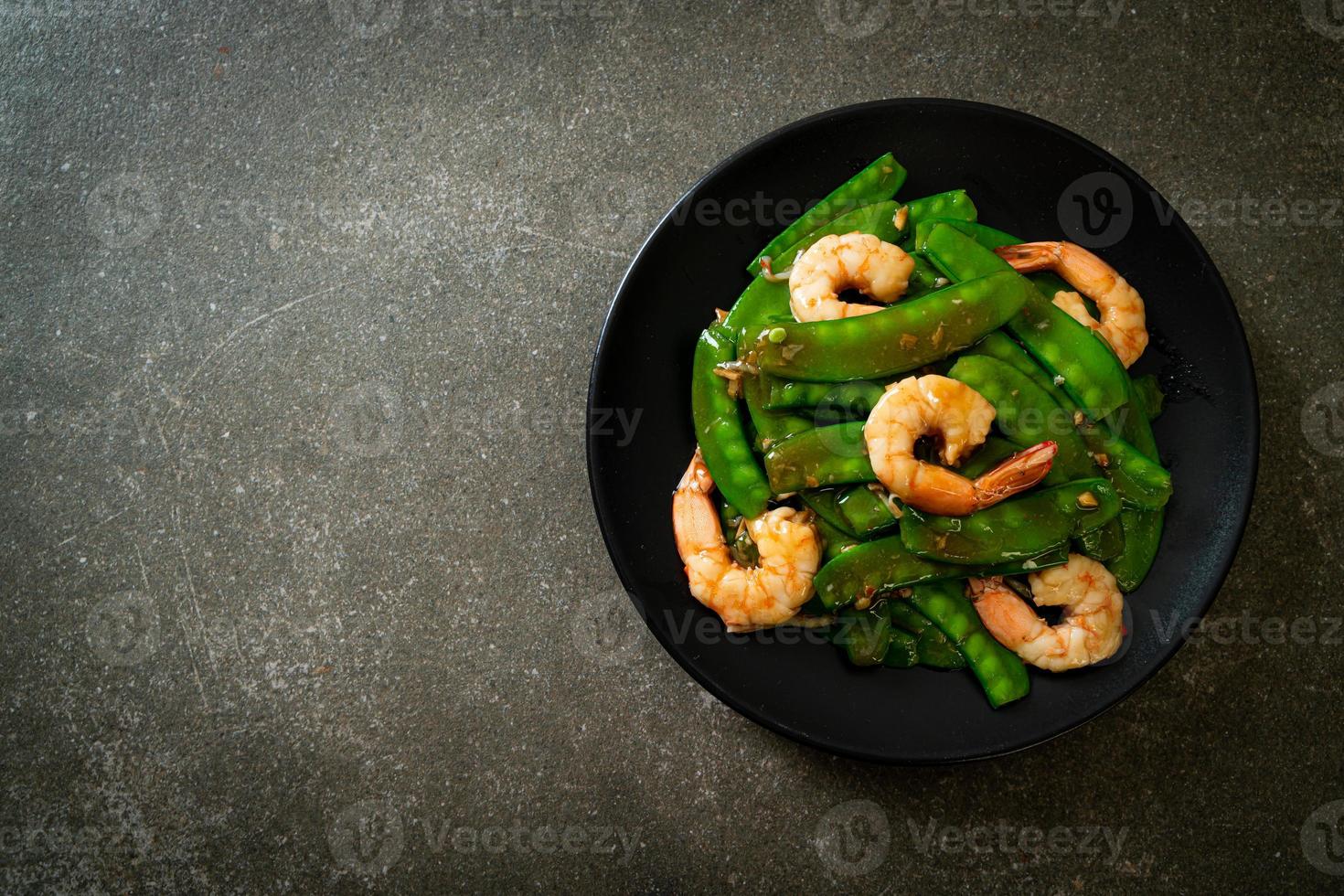 ervilhas fritas com camarão foto