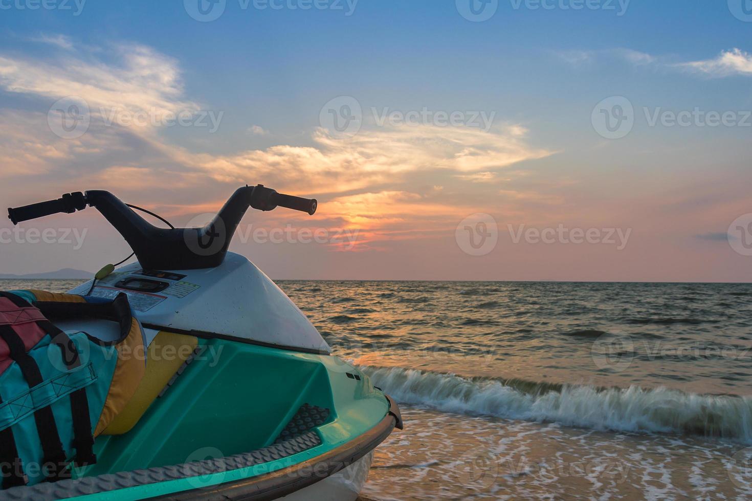 jet ski na praia foto