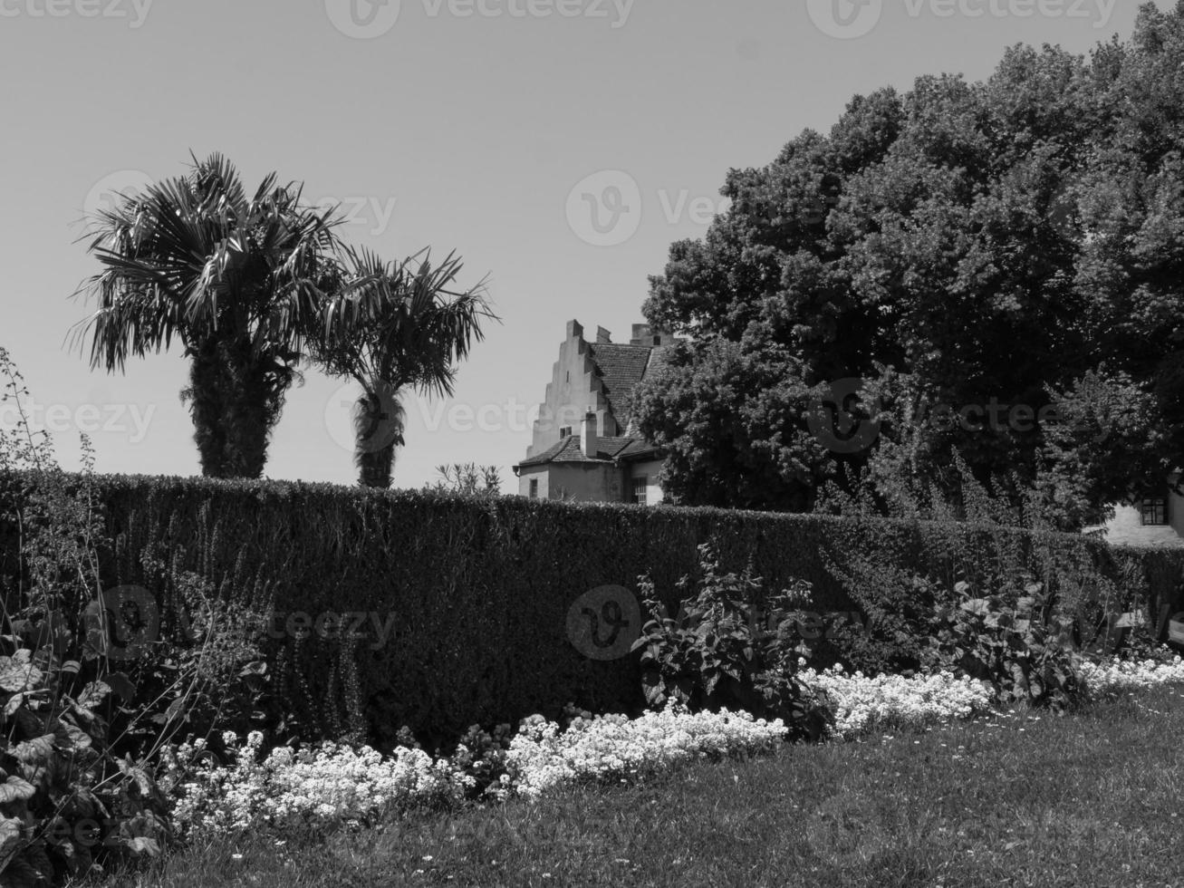 a cidade de meersburg no lago de constância foto