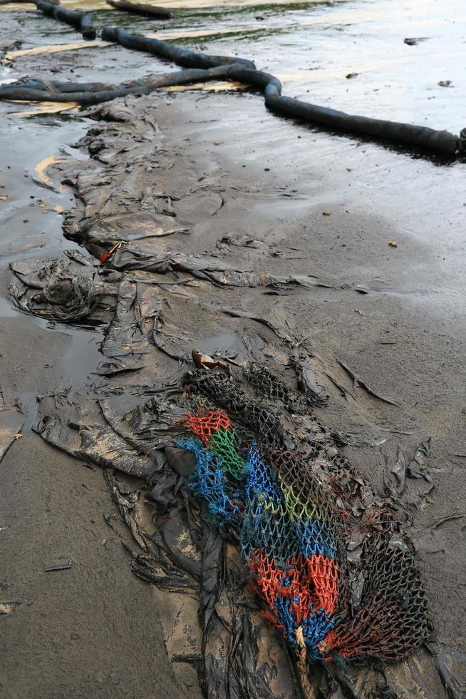 o derramamento de óleo do Golfo é mostrado em uma praia foto