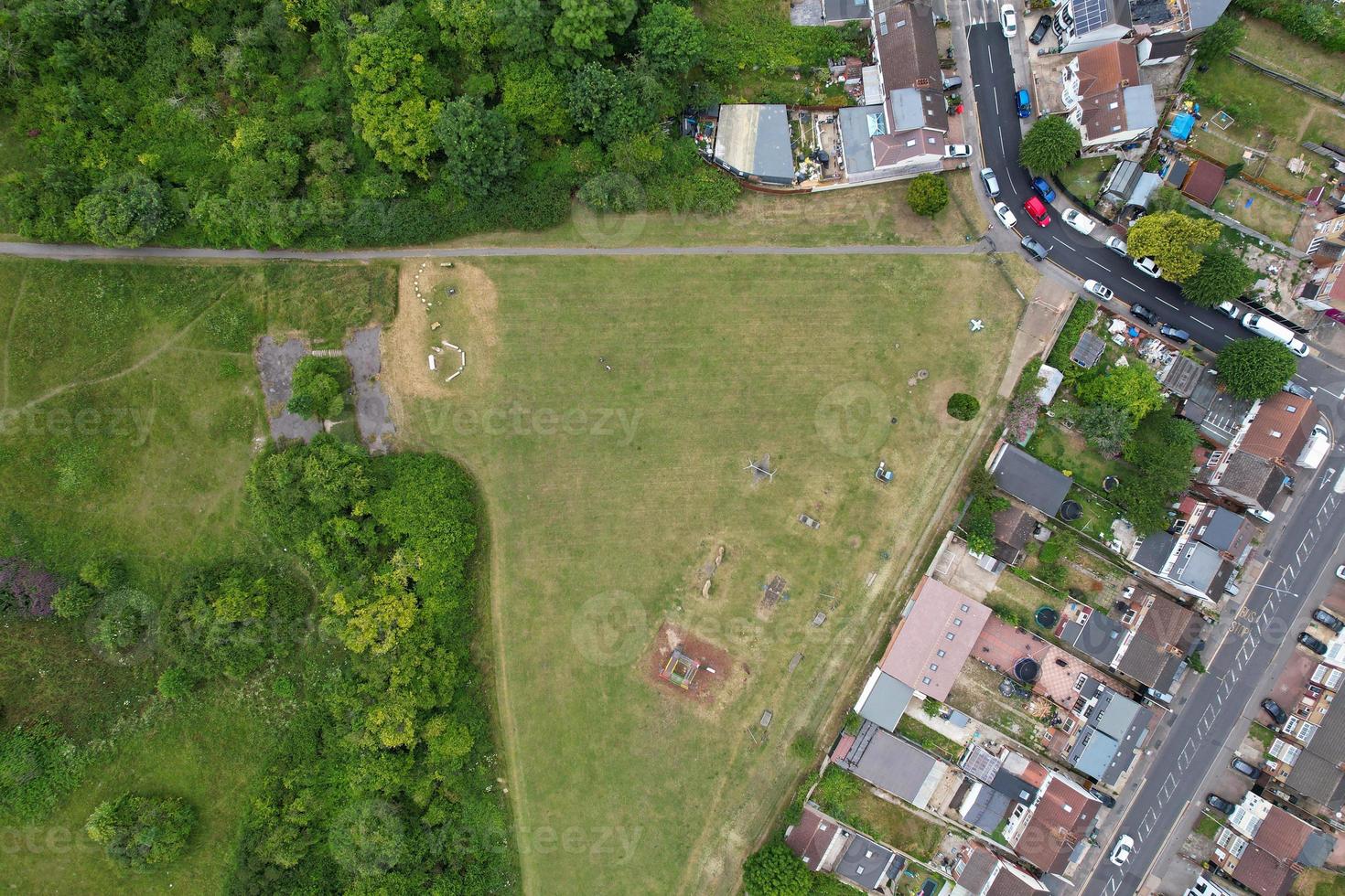 vista aérea e de alto ângulo de farley hills da cidade de luton da inglaterra, reino unido foto