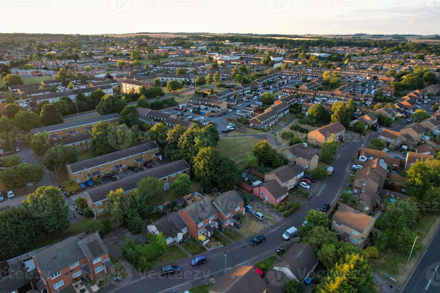 imagens aéreas por drone vista de alto ângulo de londres luton cidade da inglaterra grã-bretanha foto