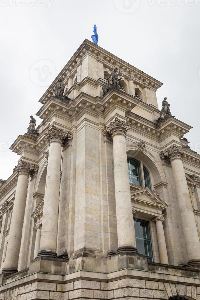 parlamento alemão, edifício do reichstag em berlim, alemanha foto