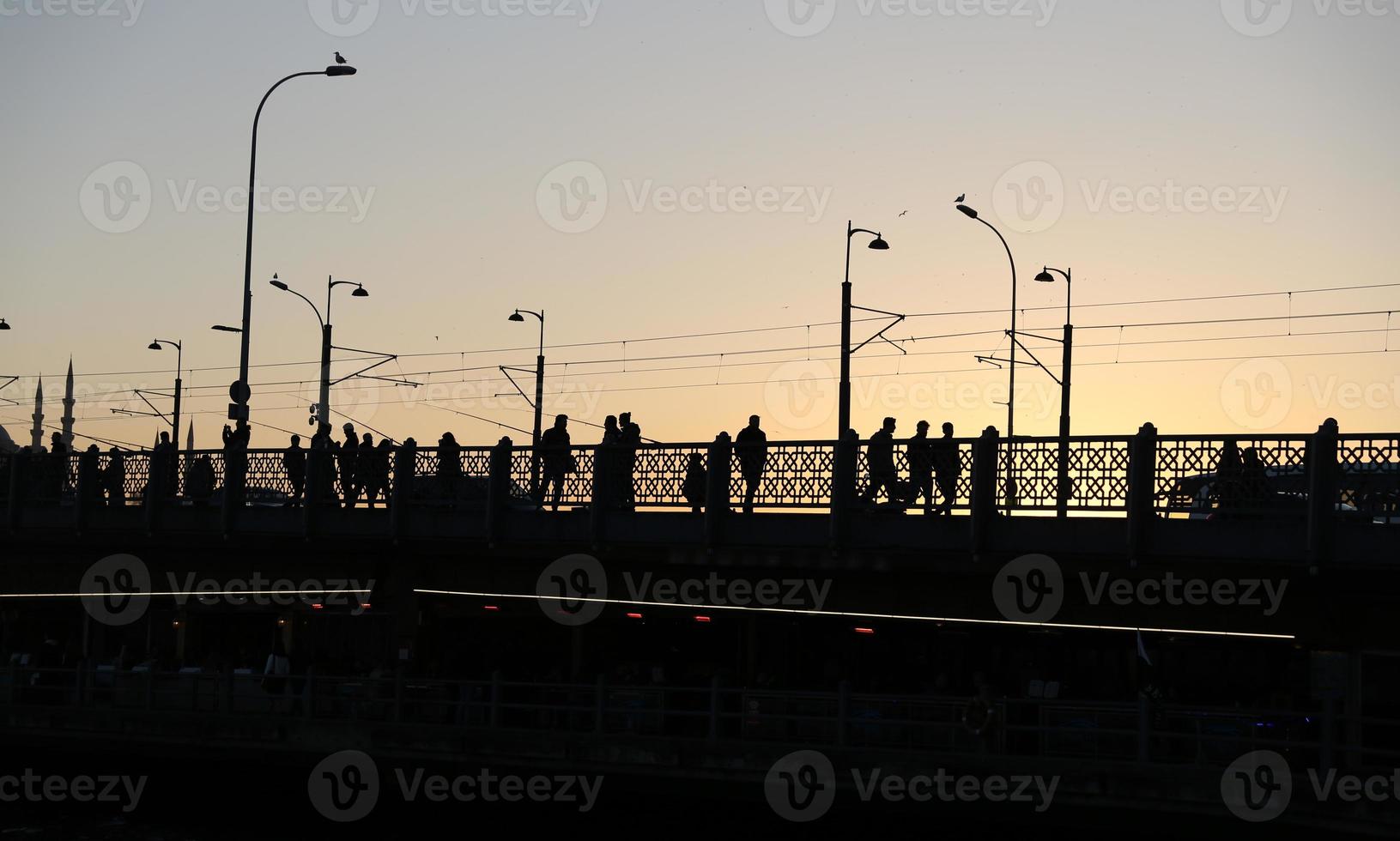 ponte de galata em istambul, turquia foto