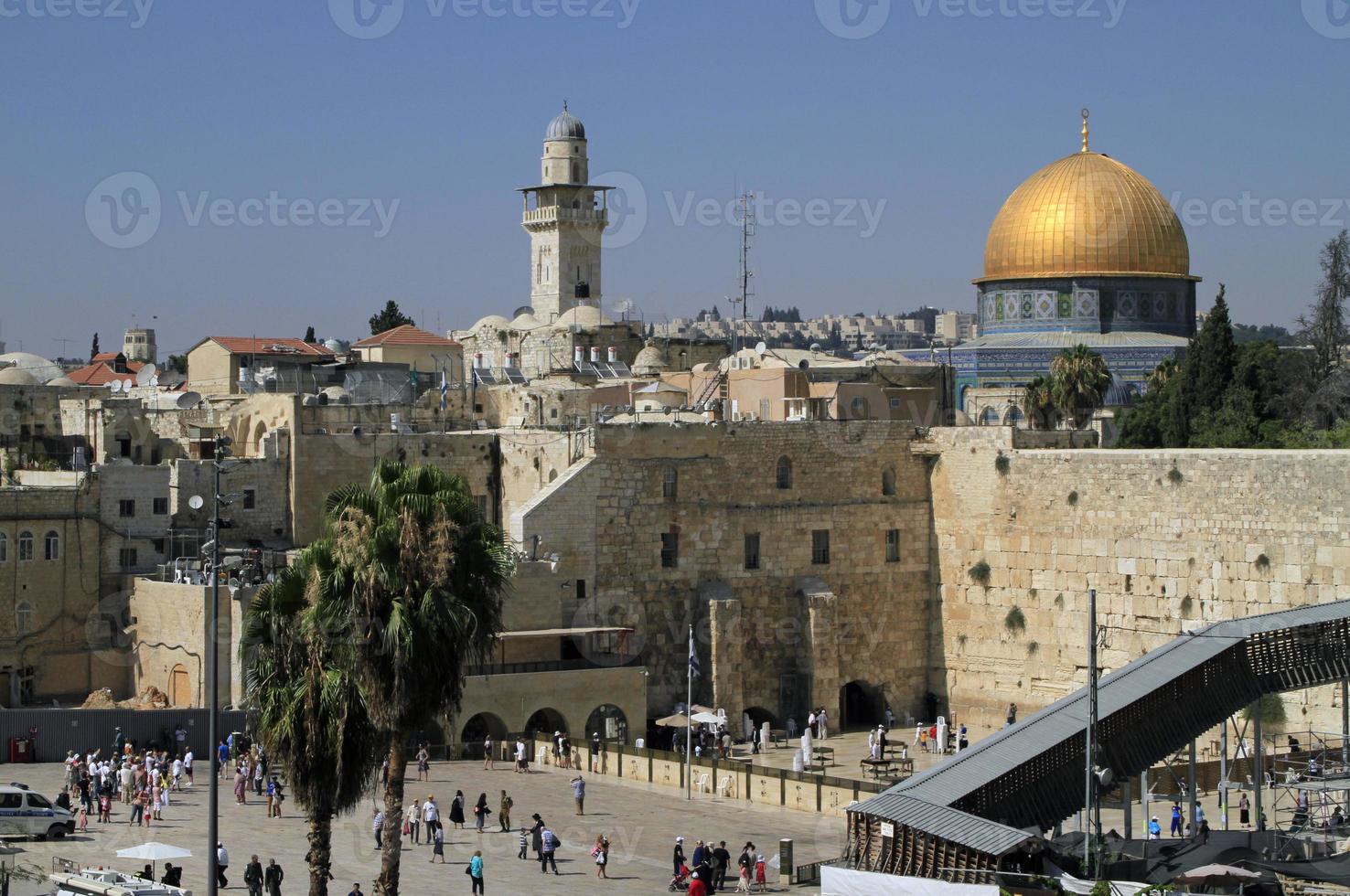 olhando por cima do muro das lamentações em jerusalém, israel foto