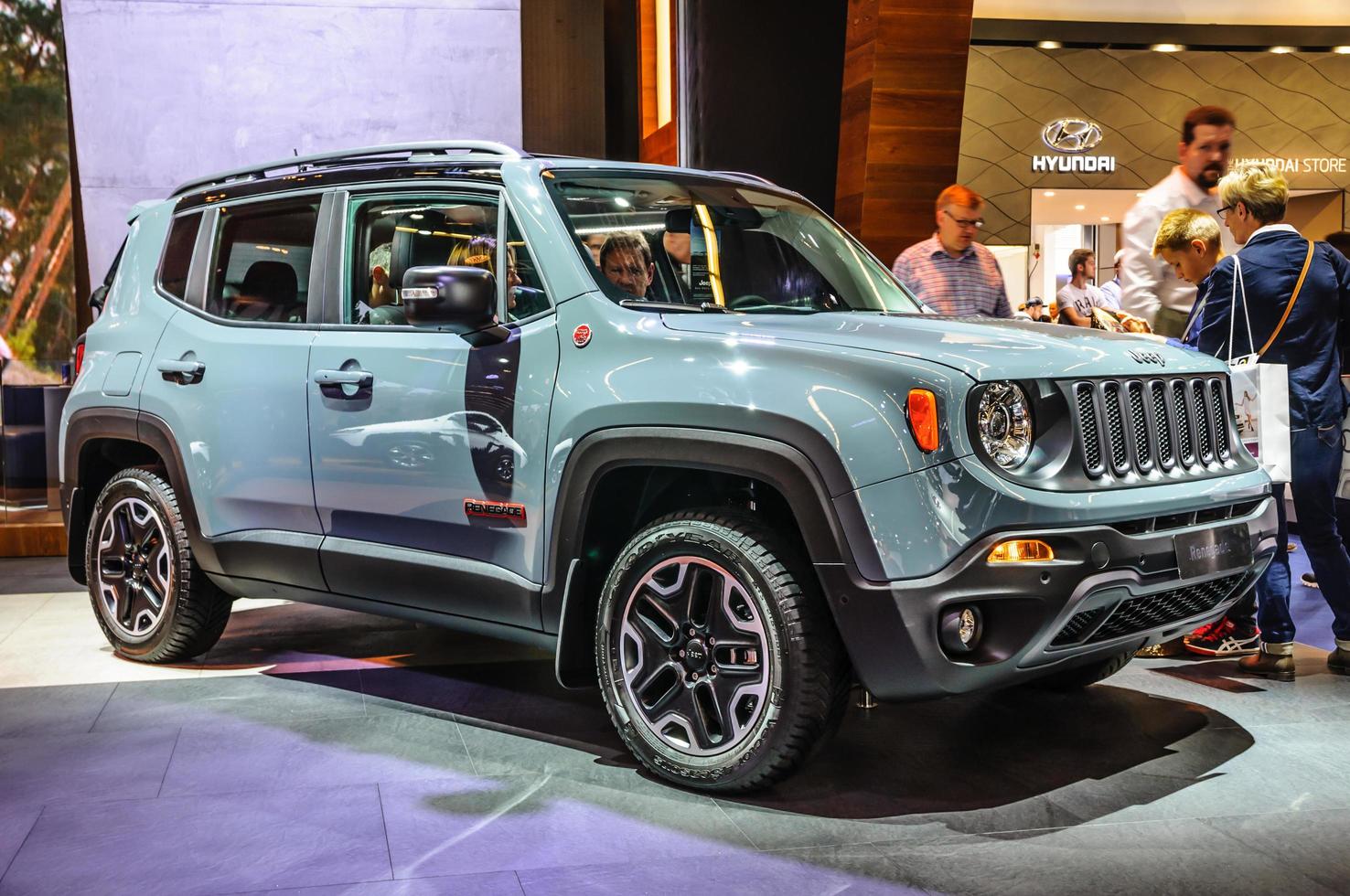 frankfurt - setembro 2015 jeep renegade apresentado na iaa internatio foto