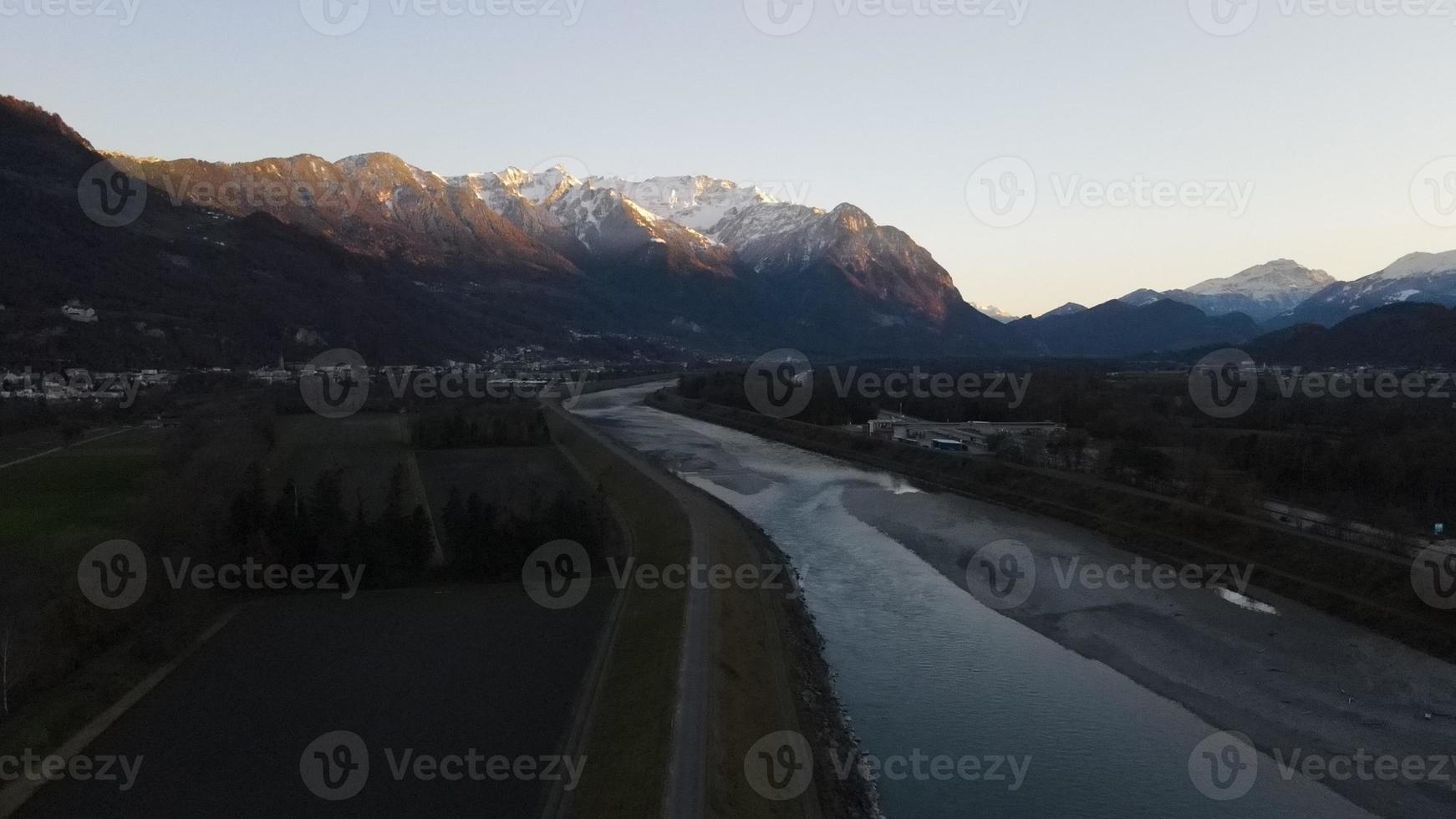 montanhas em liechtenstein foto