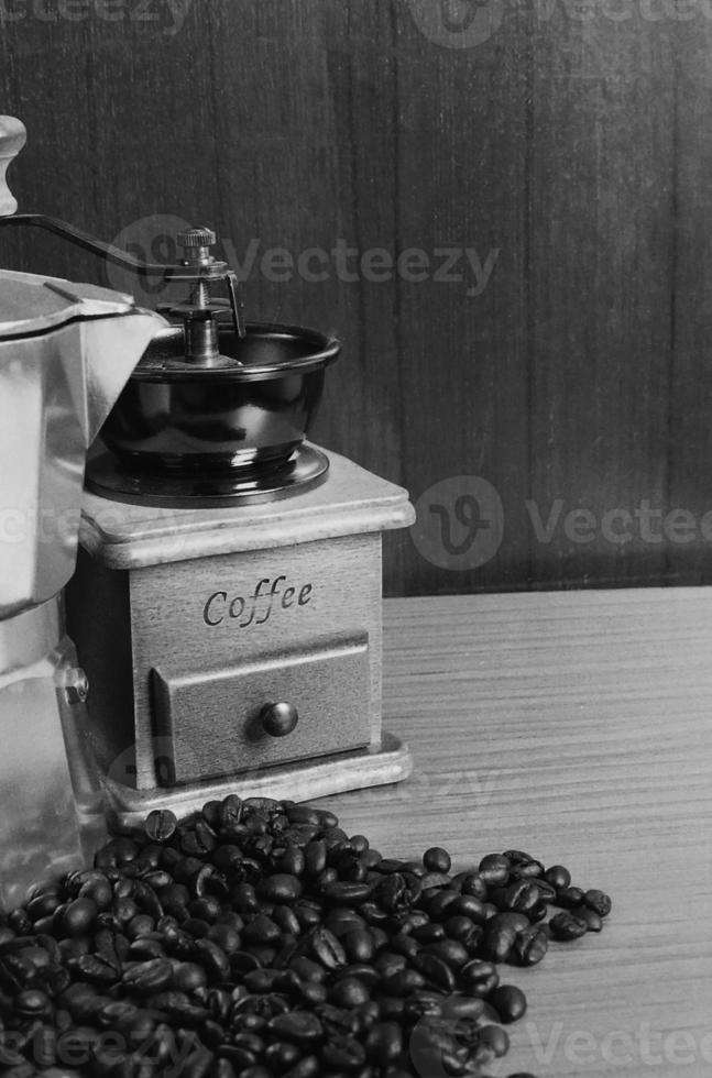 o filme fotográfico 135 preto e branco café torrado vintage procura fundo. foto
