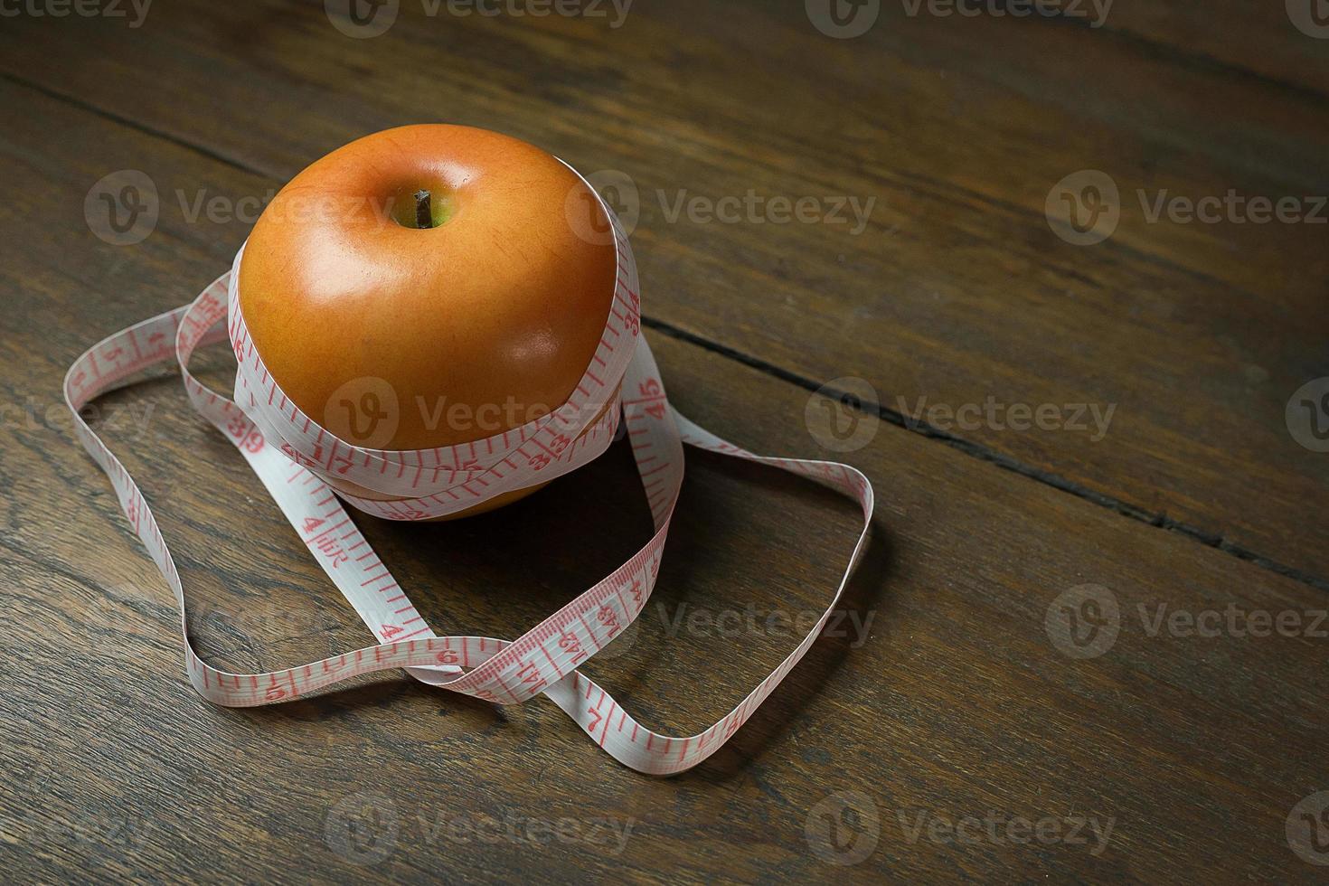 maçã e imagem de fita métrica para conteúdo de dieta. foto
