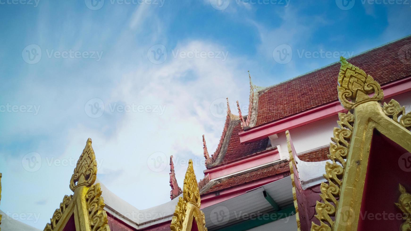 imagem do céu do templo da tailândia para conteúdo de religião. foto