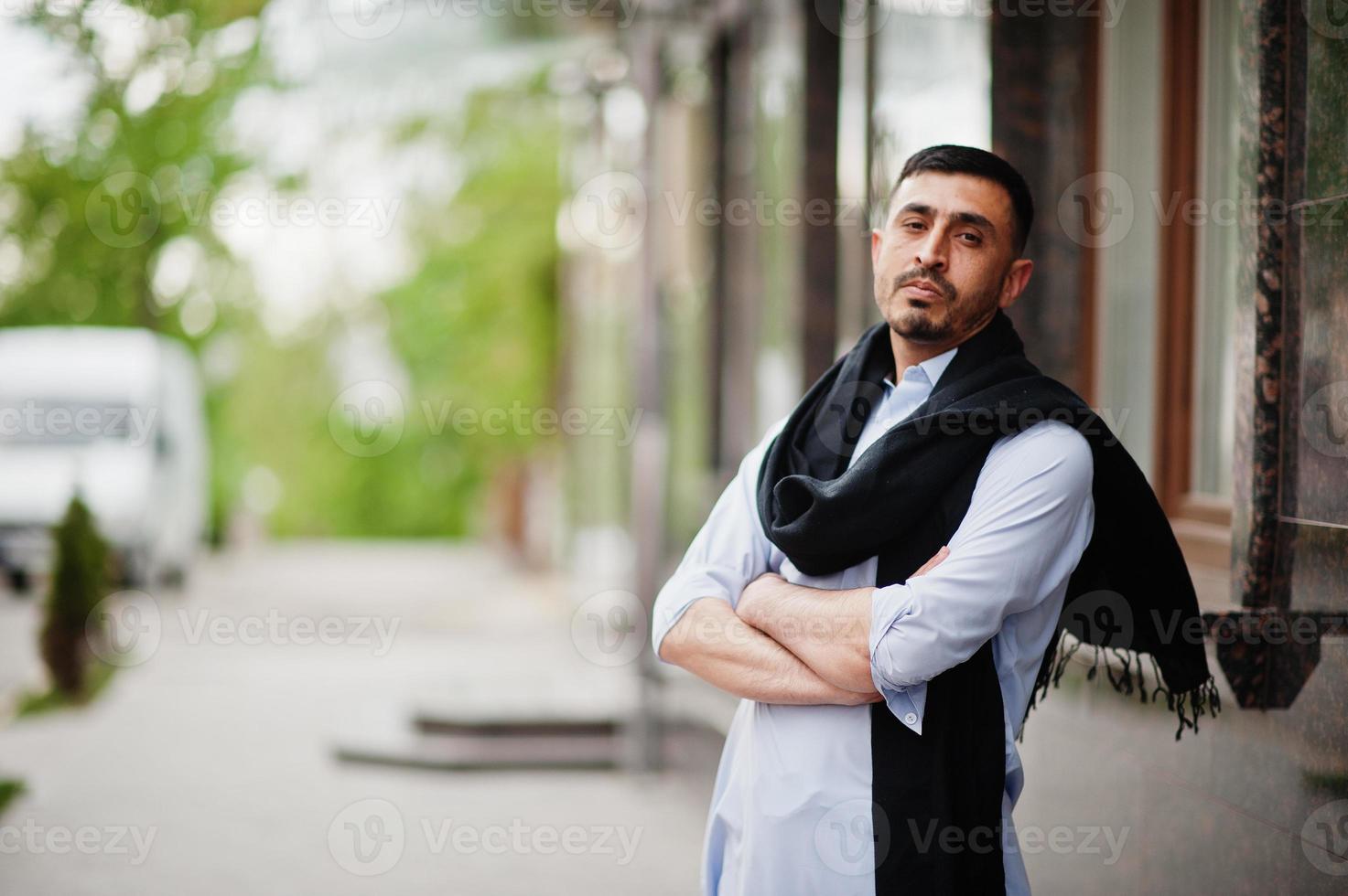 roupas tradicionais retrato masculino paquistão indiano. foto