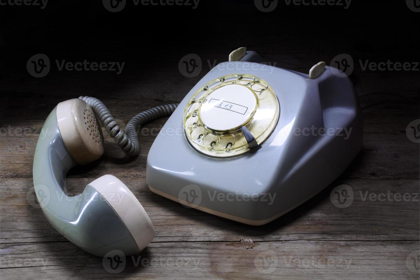telefone rotativo retro com botão rotativo e receptor removido no foto